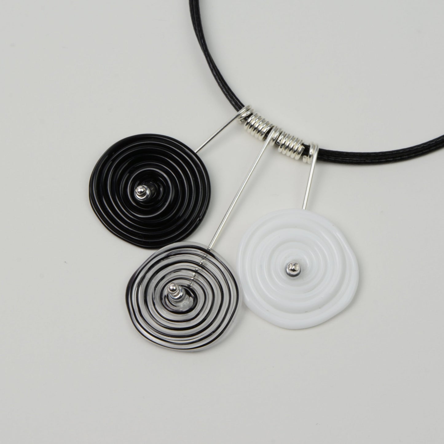Spiral drop necklace in black & white, 3 bead